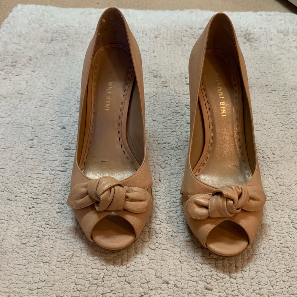 Tan heels
